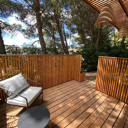 Les Jardins De L'oustal 纳博讷